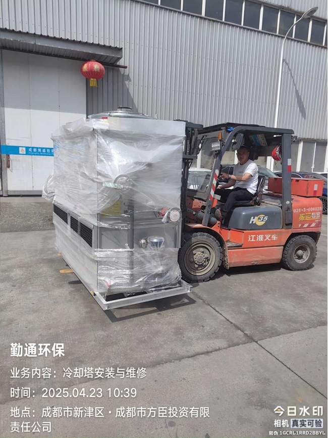 成都新津闭式冷却塔送货现场-甲方单位成都XX光学器材有限公司